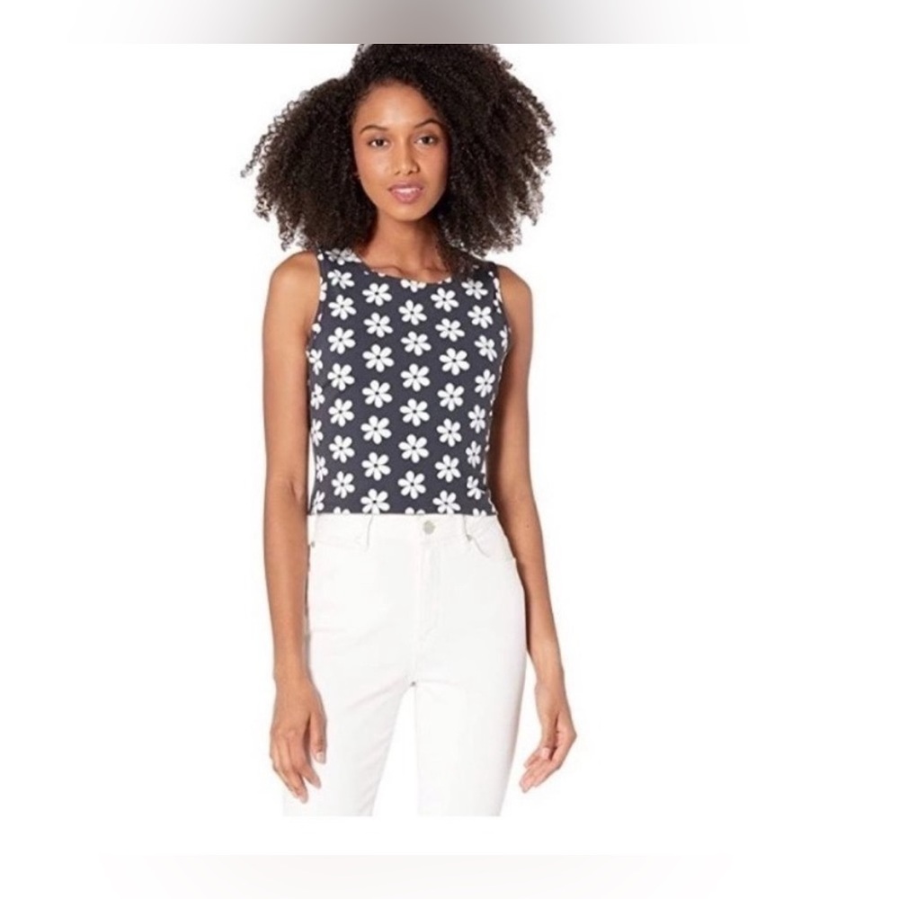 ✨5/$25✨Levi's navy  Floral Crop Top with White Daisies